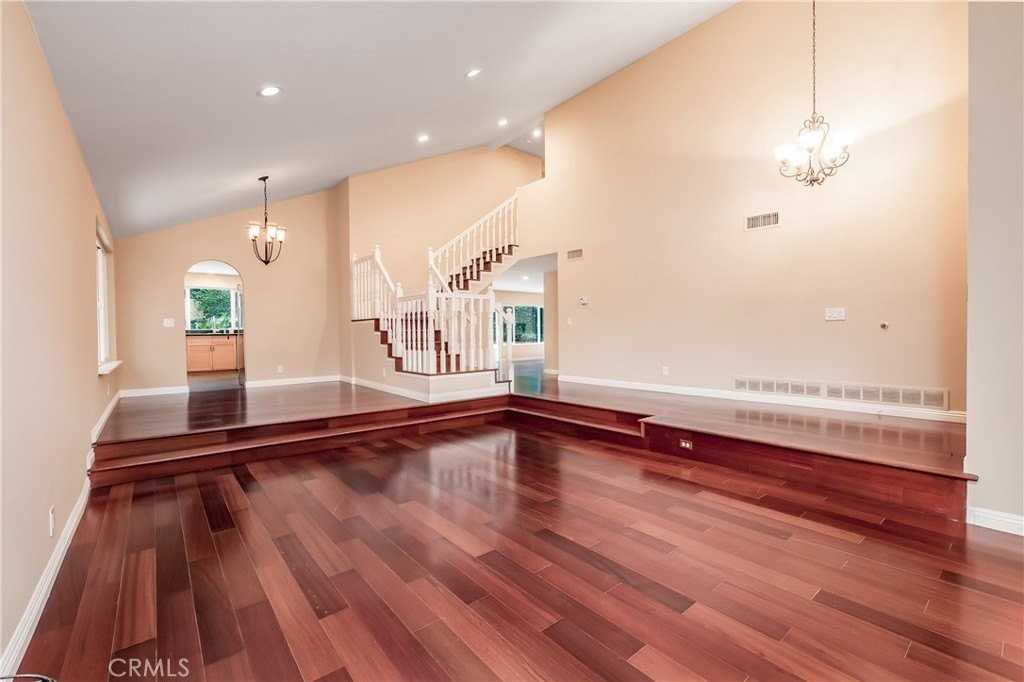 25512 Alisal Ave - Photo 4 of 40