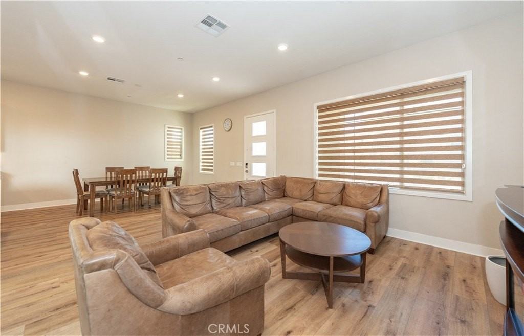 114 Character - Photo 4 of 27