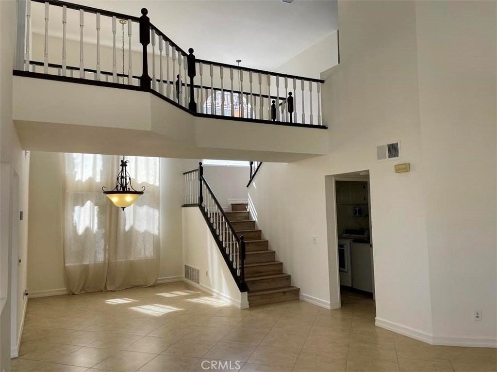 24922 Eaton Ln - Photo 3 of 19