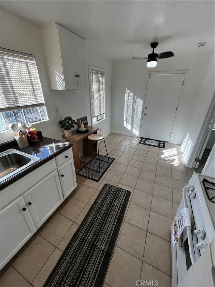 4522 S Normandie Ave #1-2 - Photo 7 of 18