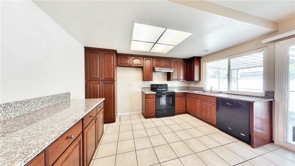 17112 Vickie Ave - Photo 5 of 40