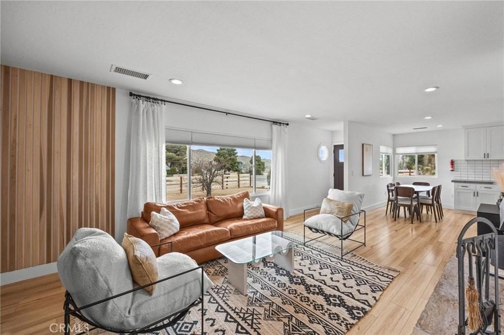 55585 Onaga Trl - Photo 3 of 43