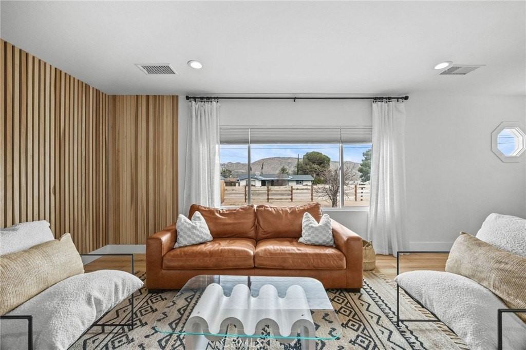 55585 Onaga Trl - Photo 5 of 43