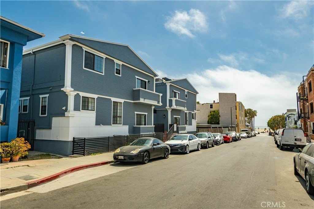 36 Navy St #8 - Photo 2 of 19