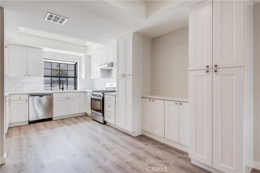 36 Navy St #8 - Photo 6 of 19