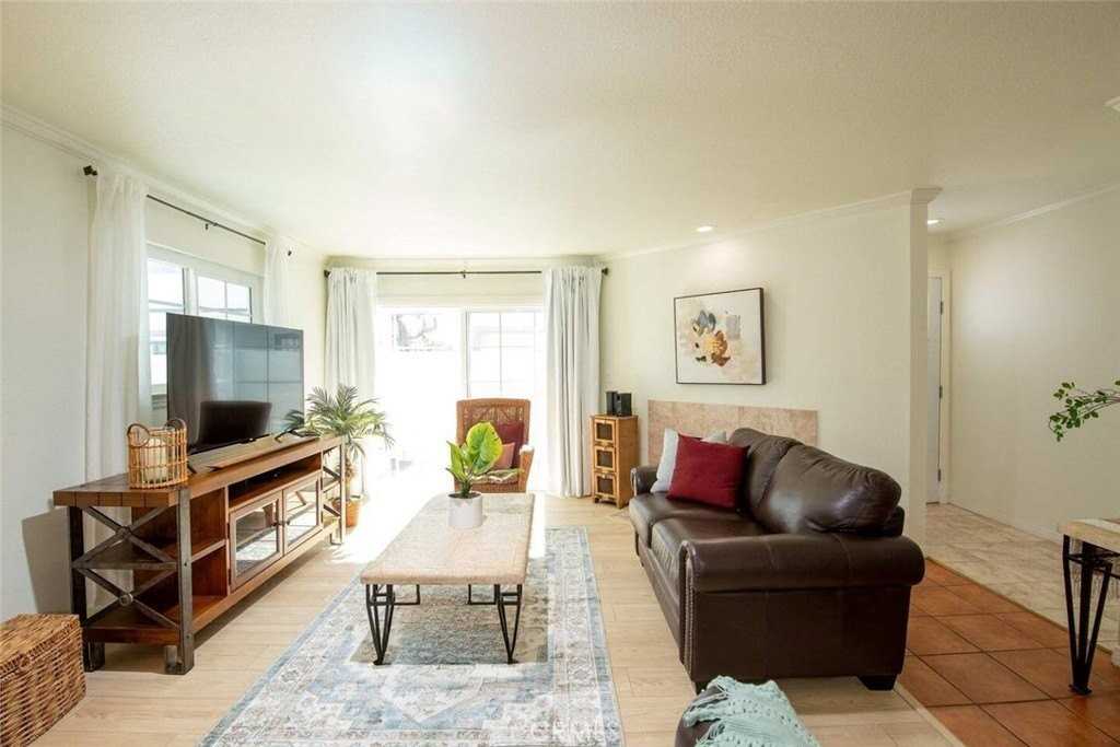 7310 Balboa Blvd #F - Photo 3 of 50