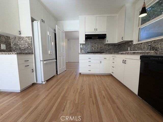 15440 Dickens St - Photo 5 of 17