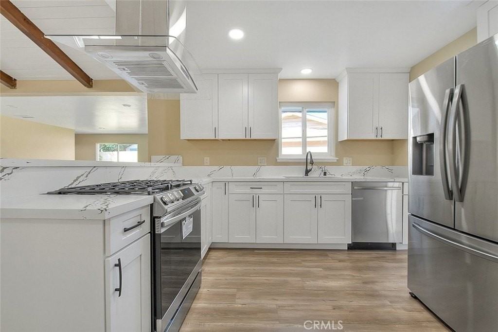 340 W Caroline Ct - Photo 3 of 16