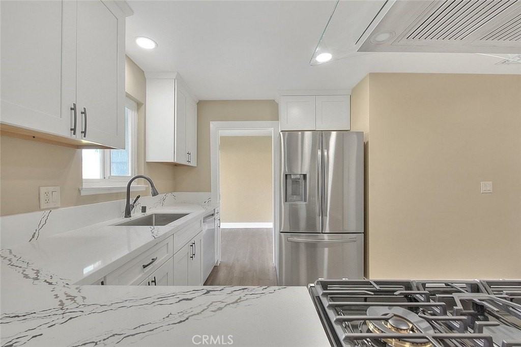 340 W Caroline Ct - Photo 5 of 16