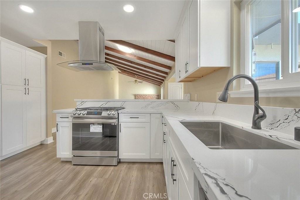 340 W Caroline Ct - Photo 6 of 16