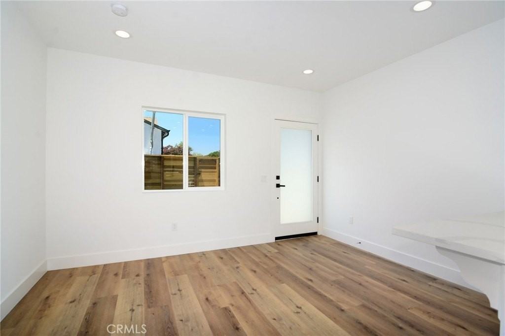 6518 Zelzah Ave - Photo 4 of 10