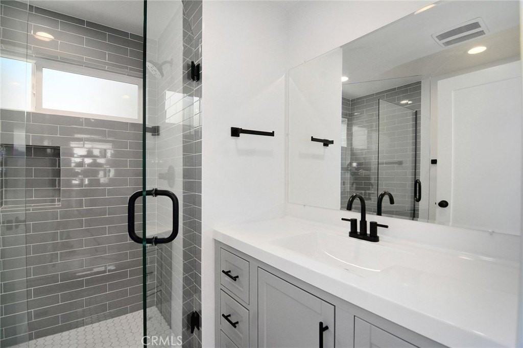 6518 Zelzah Ave - Photo 7 of 10