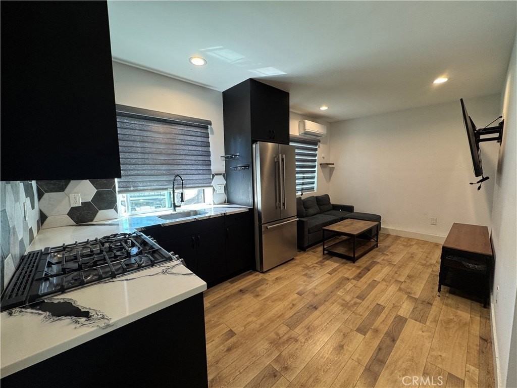 19219 Hartland St - Photo 3 of 13