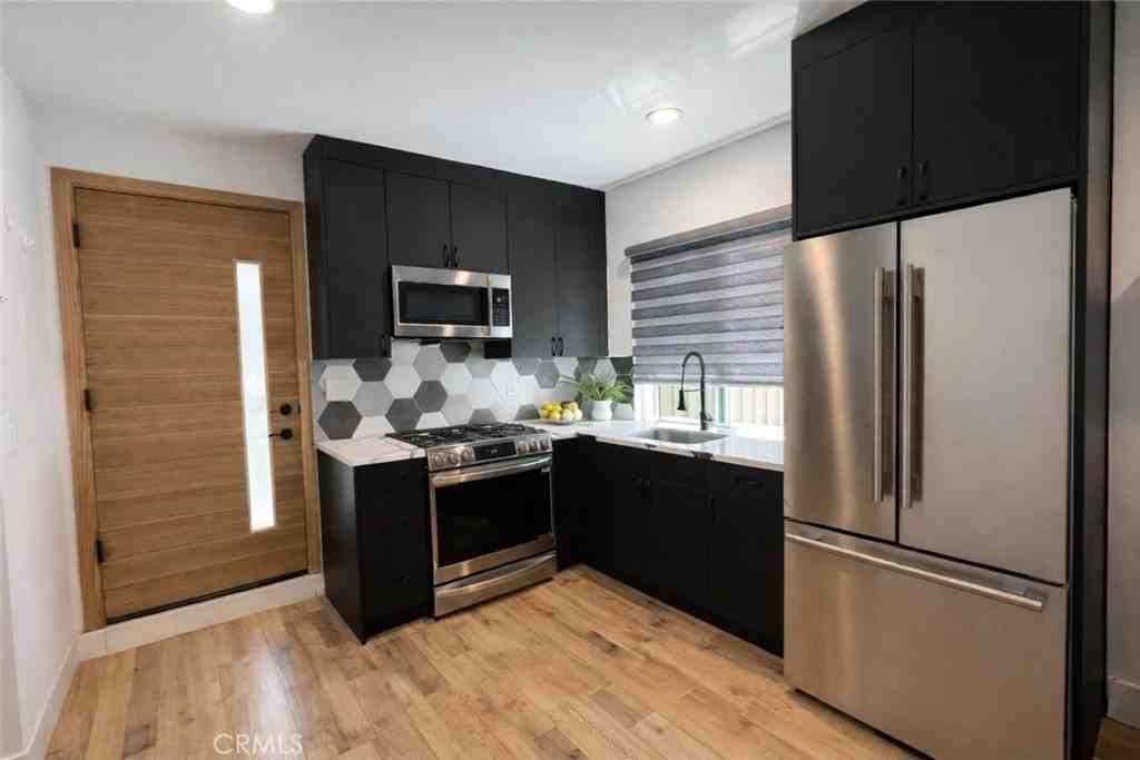 19219 Hartland St - Photo 4 of 13