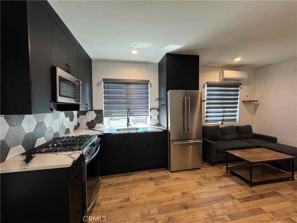 19219 Hartland St - Photo 6 of 13