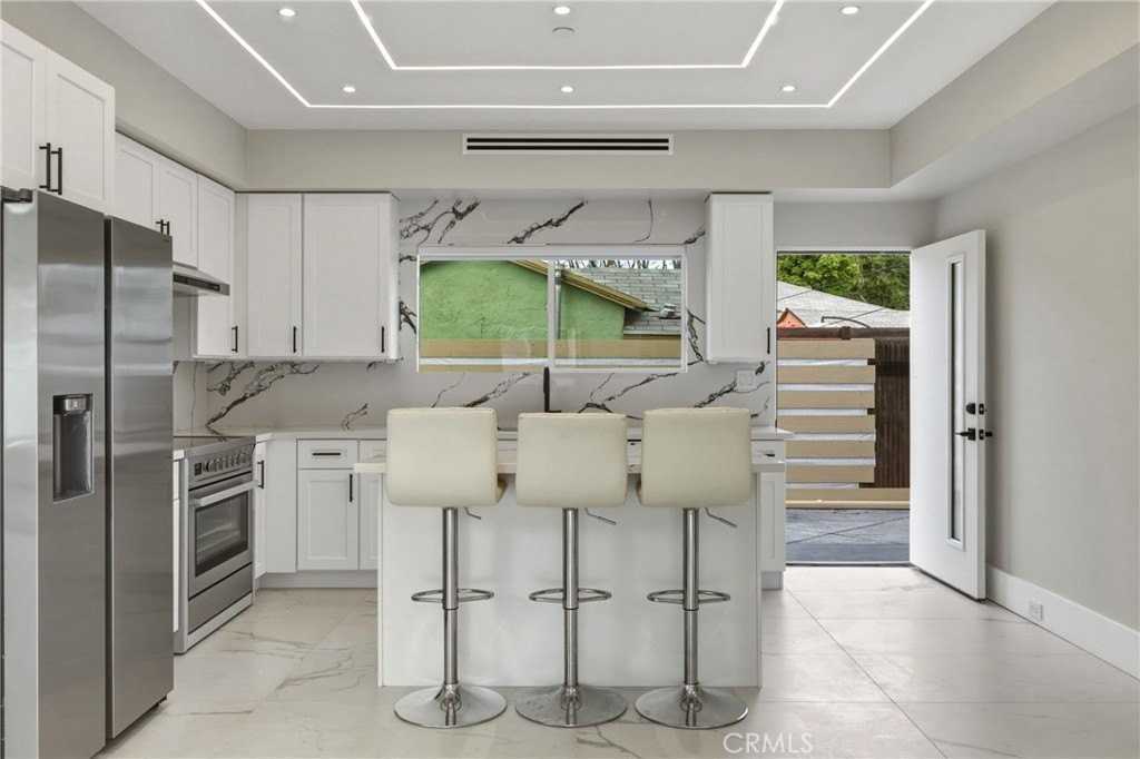 1241 N Reese Pl #102 - Photo 6 of 22