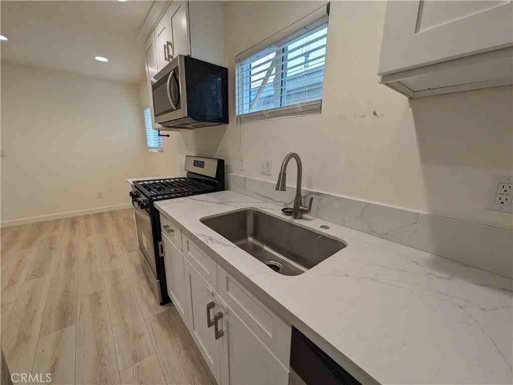 200 E Phillips St #202 - Photo 4 of 10
