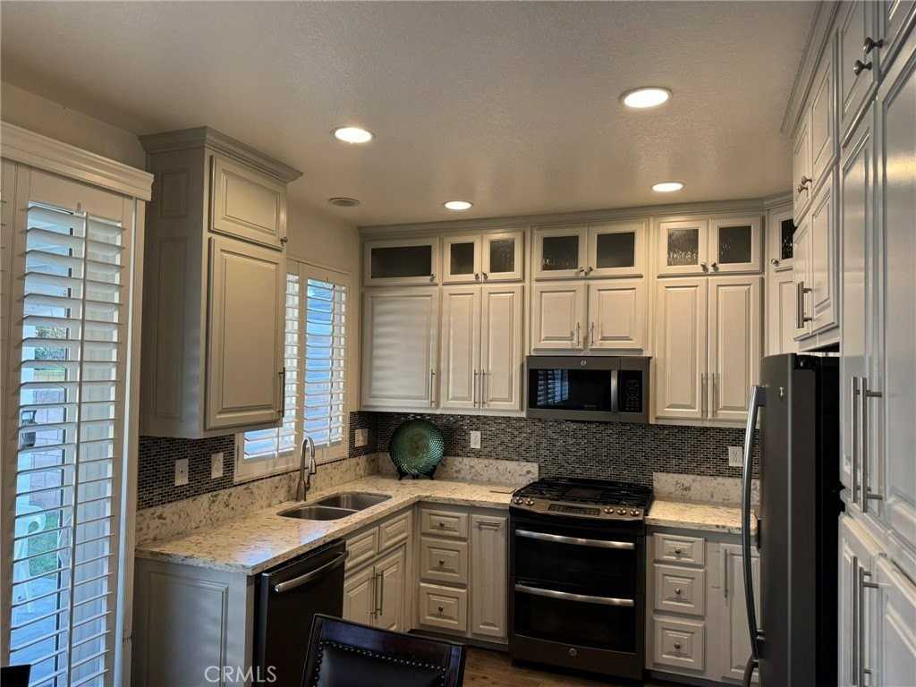 12028 Reichling Ln - Photo 3 of 21