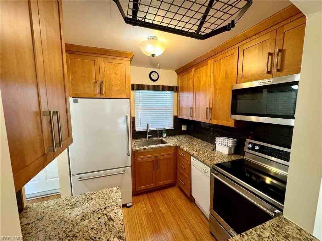 225 Turtle Lake Ct #306