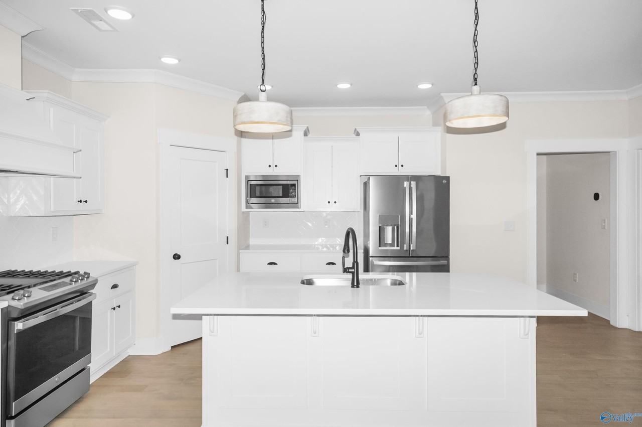 65 Dylan Rd - Photo 4 of 39