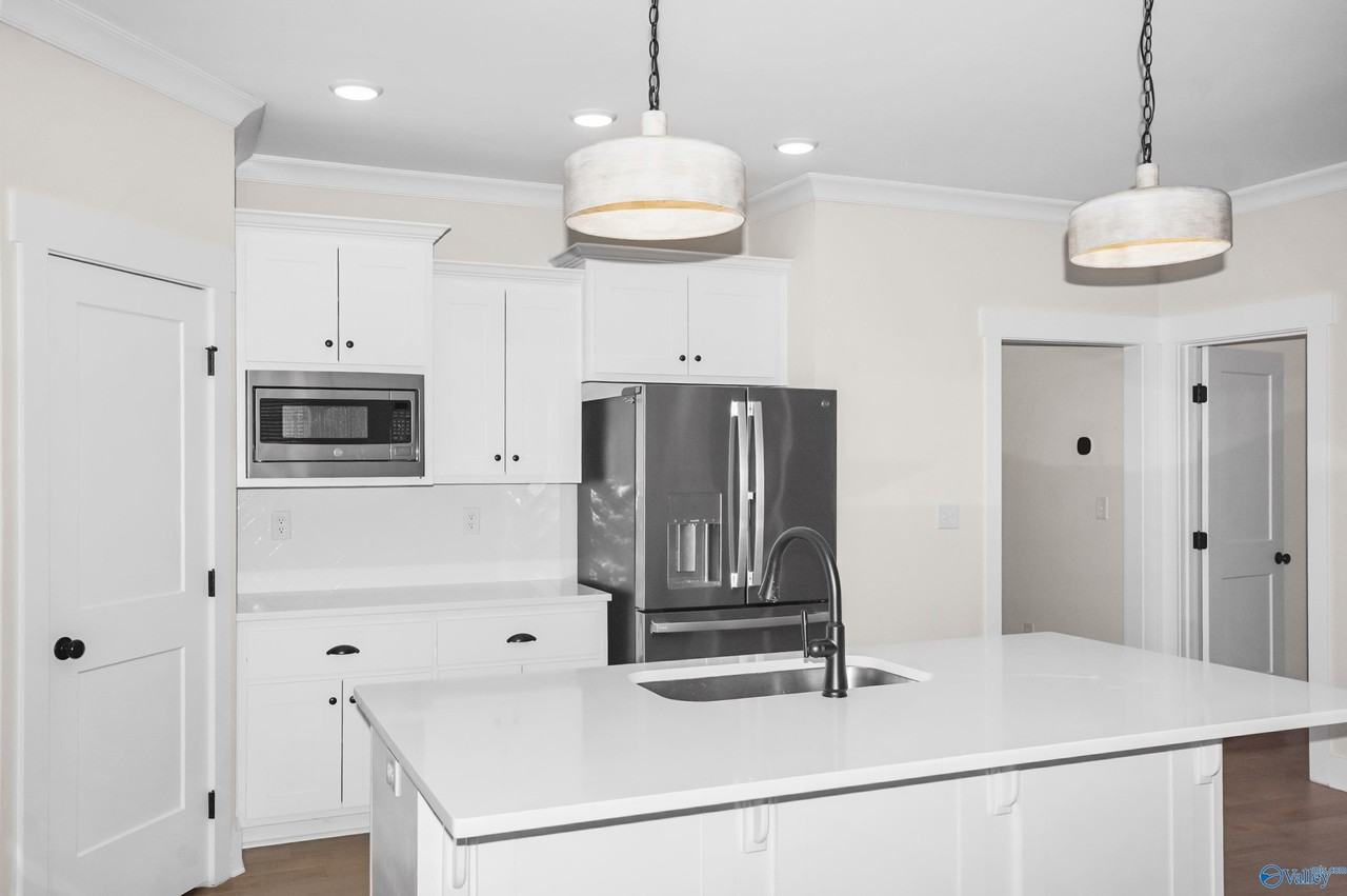 65 Dylan Rd - Photo 5 of 39