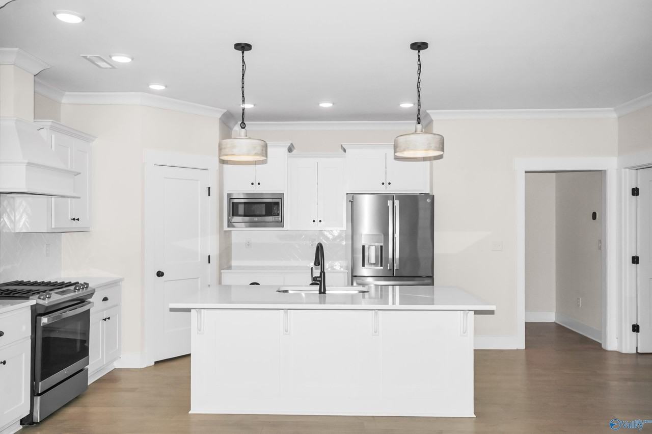 65 Dylan Rd - Photo 6 of 39