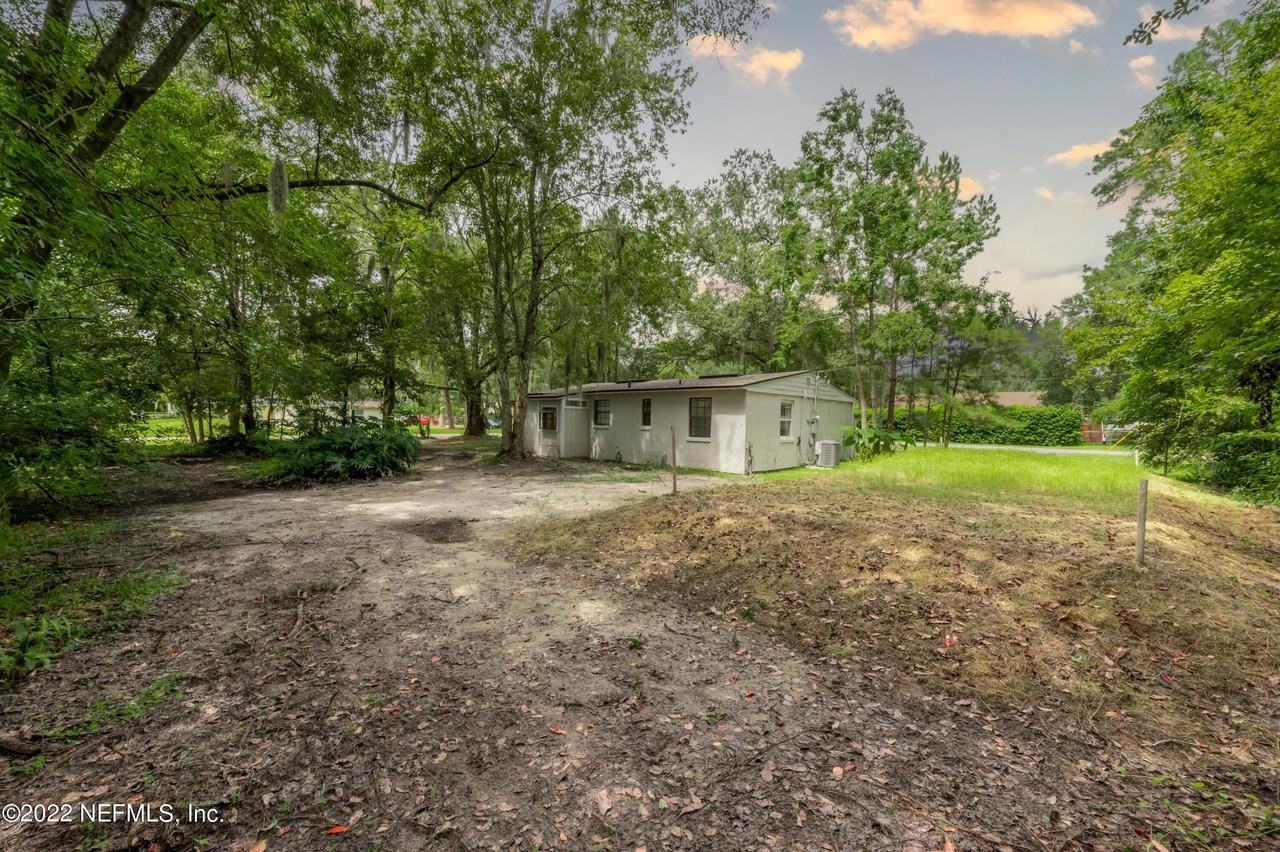 7832 Newton Rd - Photo 5 of 29