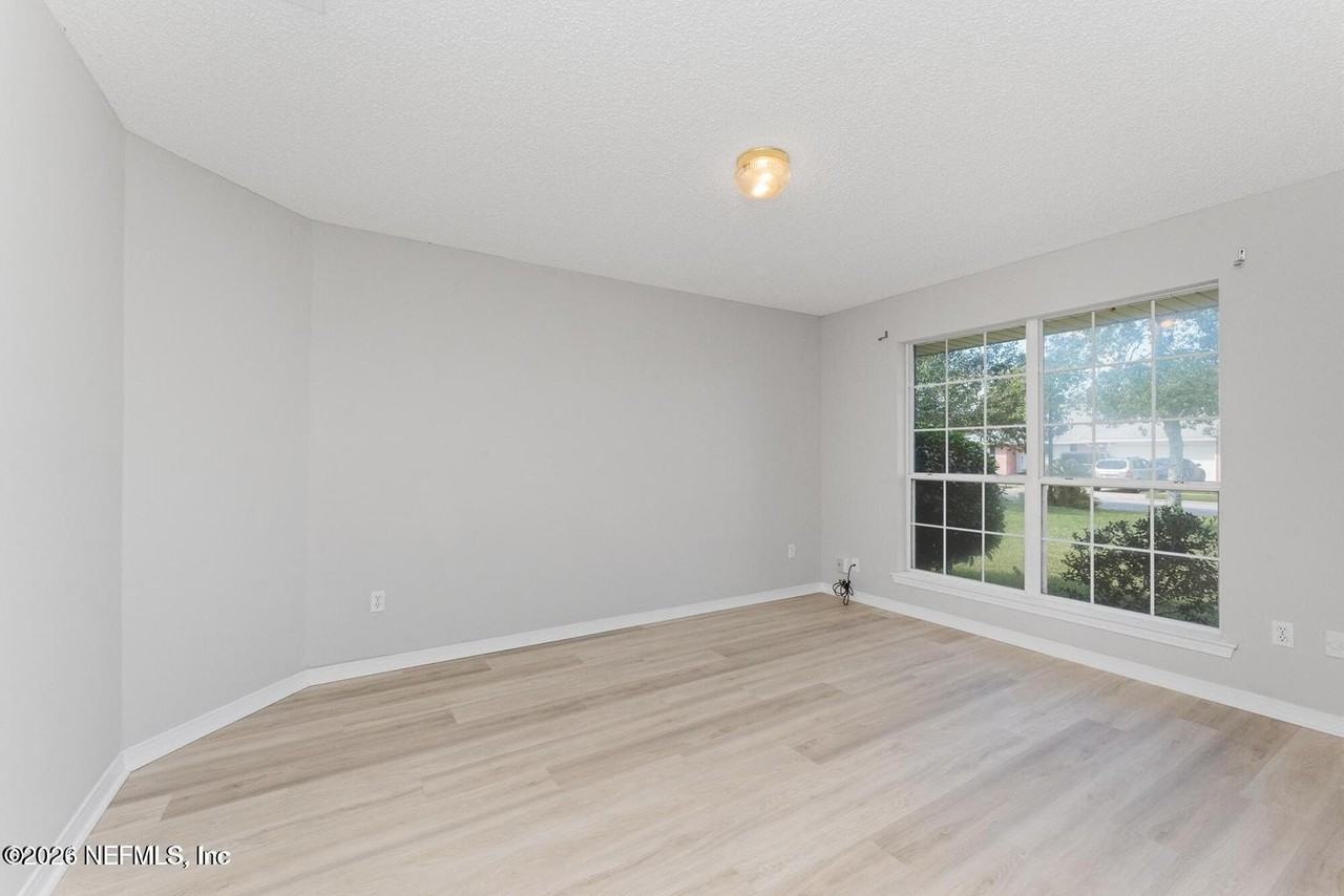 5434 Bristol Bay Ln N - Photo 4 of 30