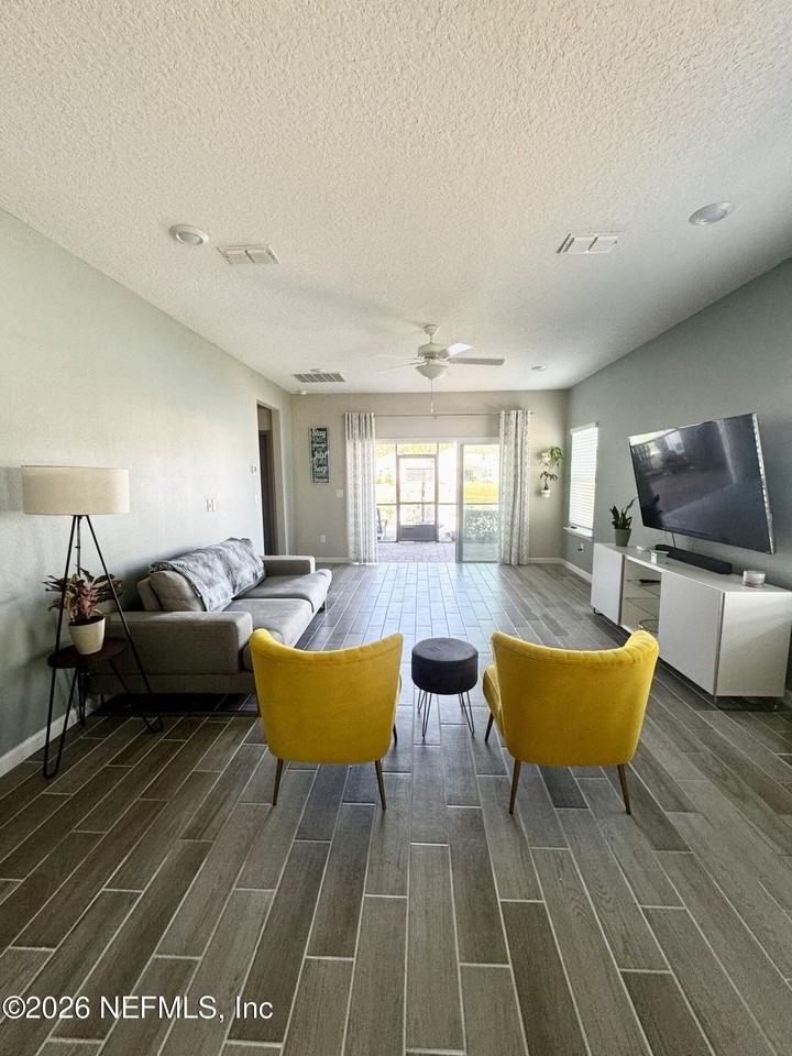 555 Tynes Blvd - Photo 5 of 11