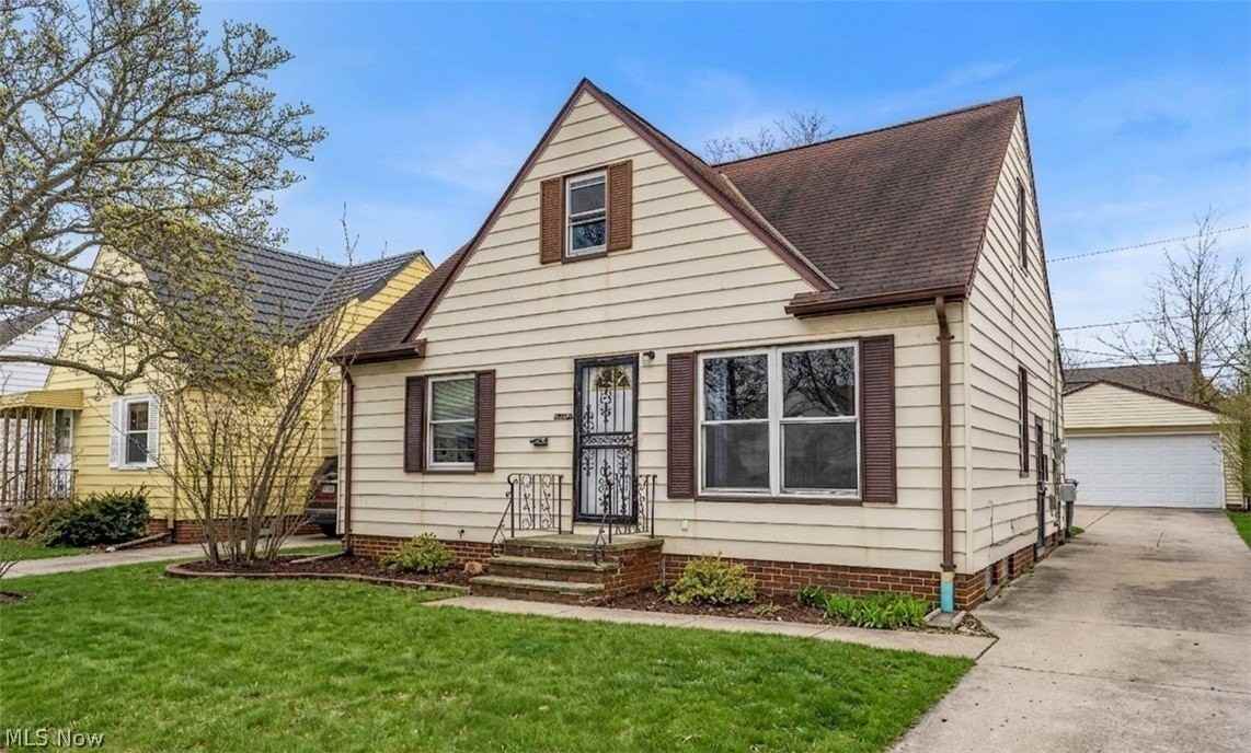 12918 Eastwood Blvd - Photo 2 of 26