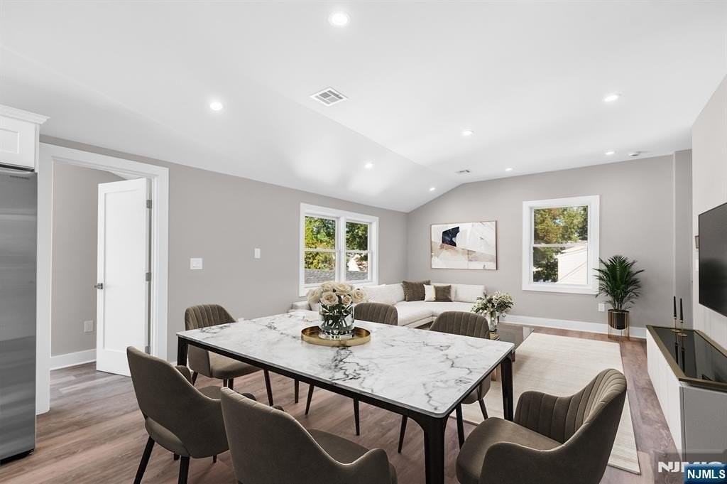 715 Evans St - Photo 6 of 21