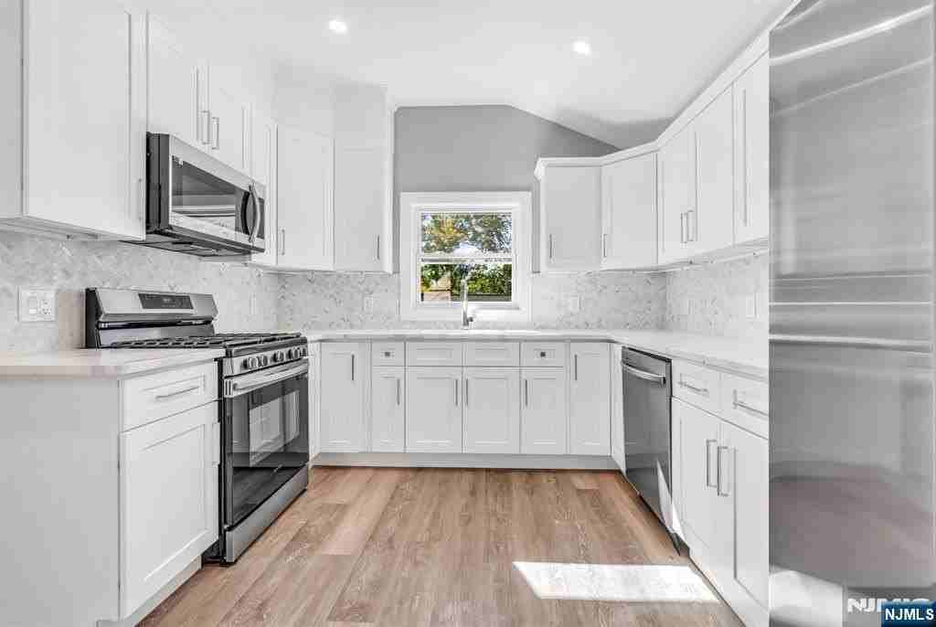 715 Evans St - Photo 7 of 21