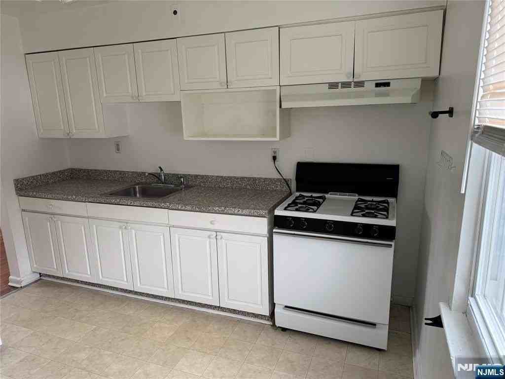 10 Engle St - Photo 4 of 9