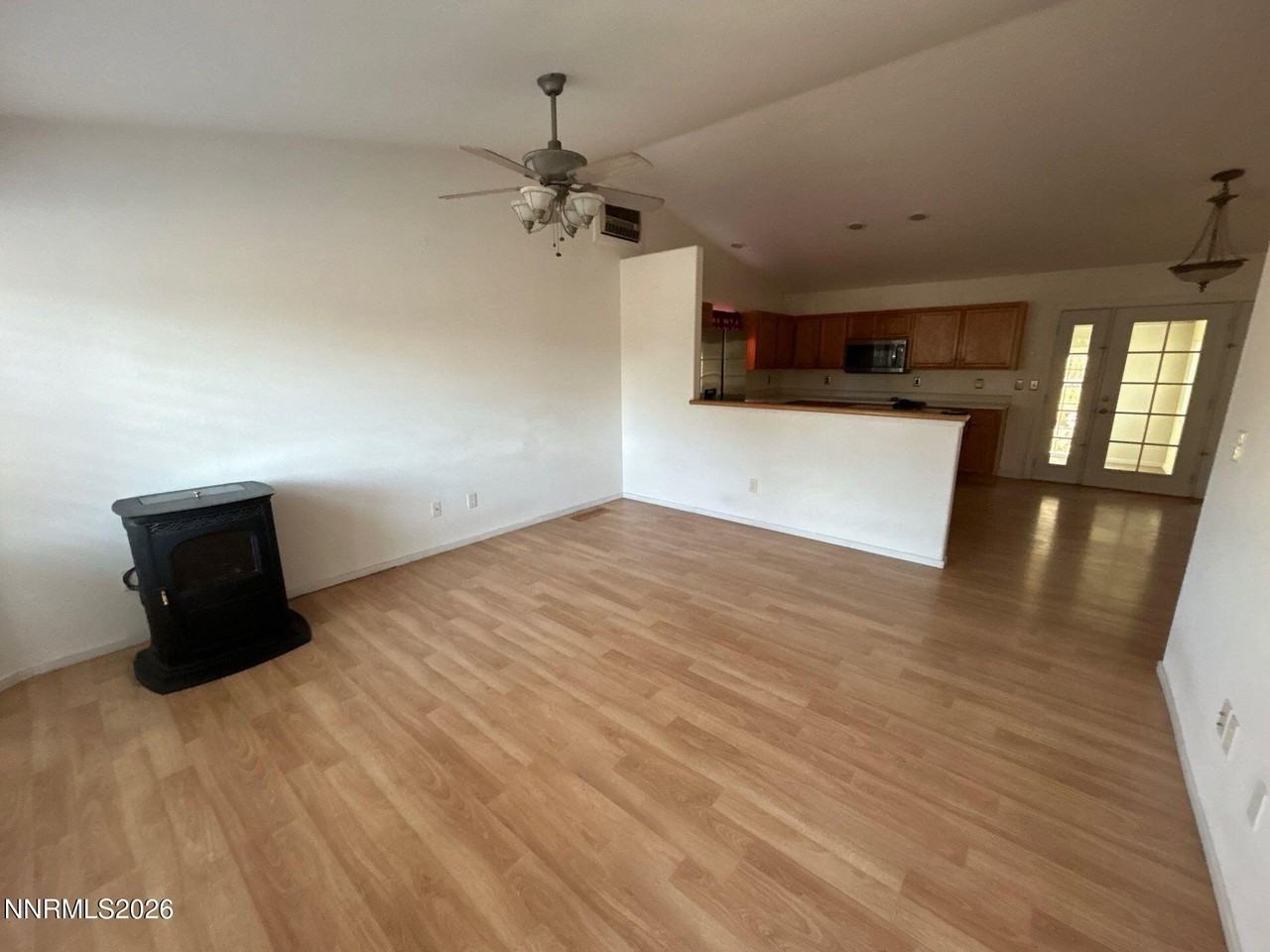 559 Nader Way - Photo 3 of 20