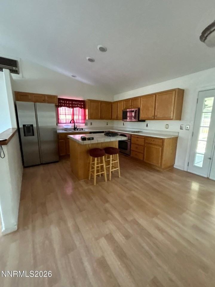 559 Nader Way - Photo 4 of 20