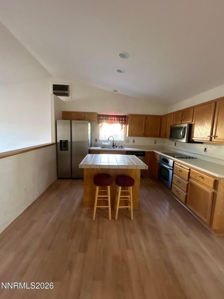 559 Nader Way - Photo 5 of 20