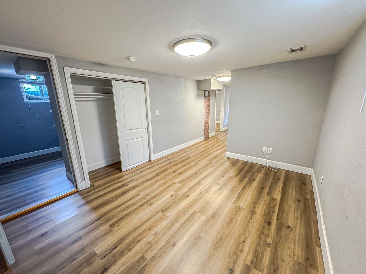 2215 E 17th St #B - Photo 3 of 8