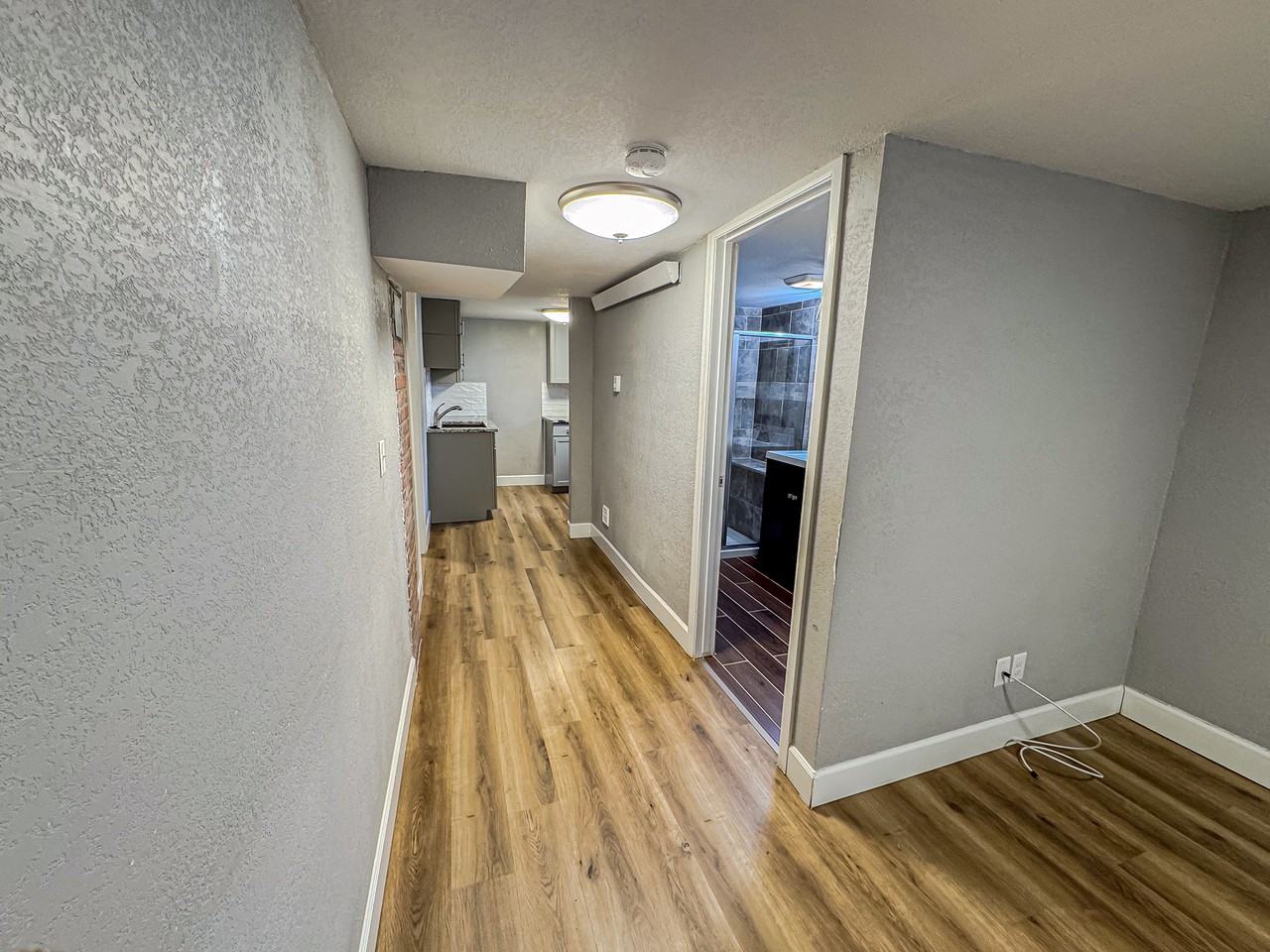 2215 E 17th St #B - Photo 4 of 8