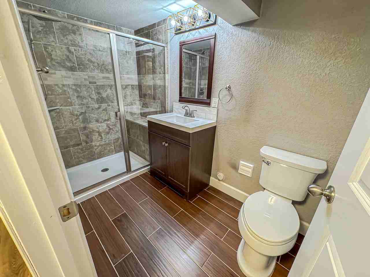 2215 E 17th St #B - Photo 5 of 8