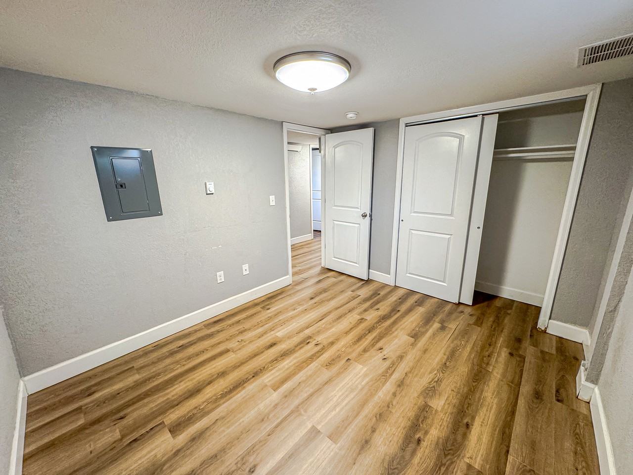 2215 E 17th St #B - Photo 7 of 8