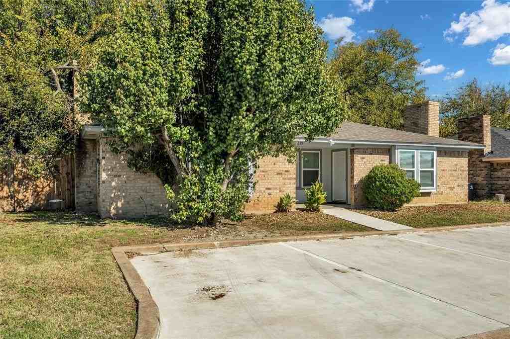 1321 Parkway Ct - Photo 2 of 18