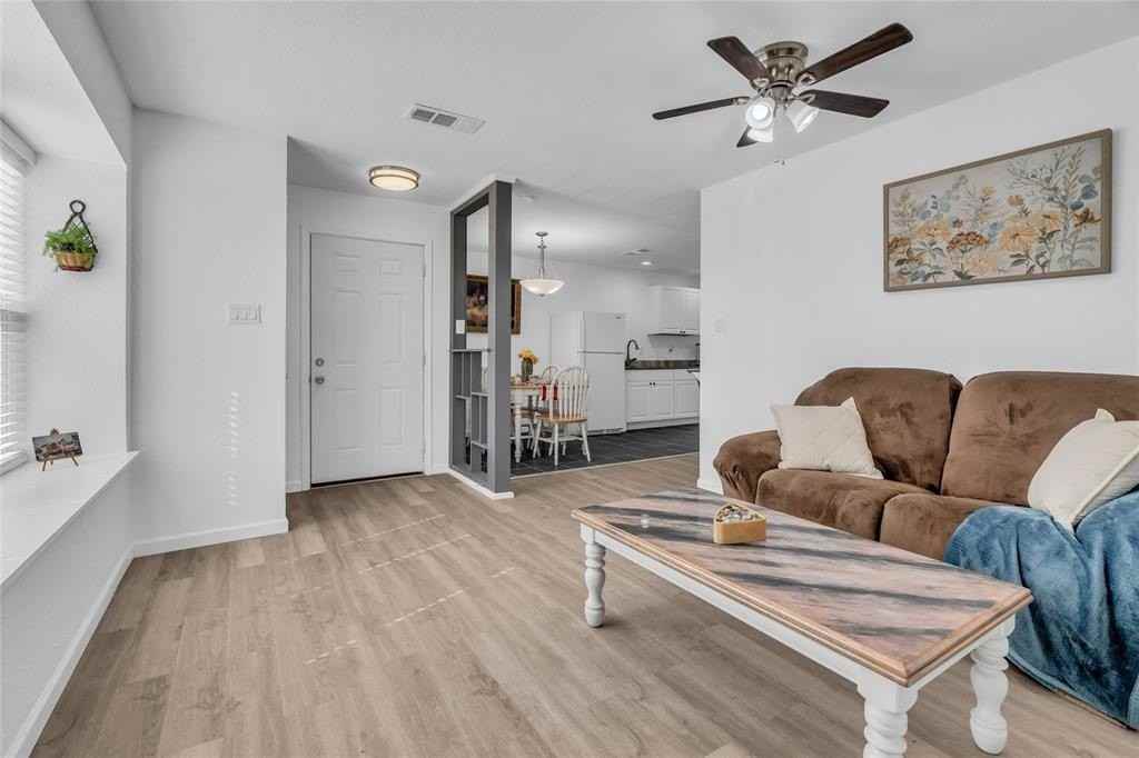 1321 Parkway Ct - Photo 5 of 18