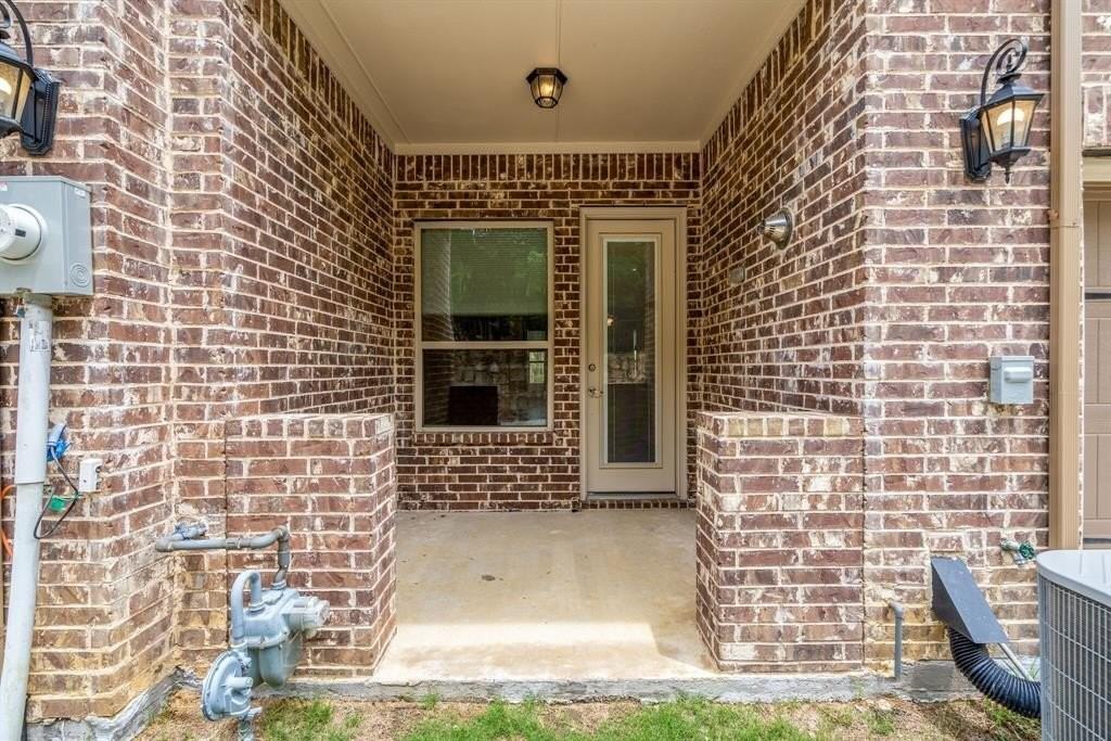 2429 Gramercy Park Dr - Photo 3 of 31