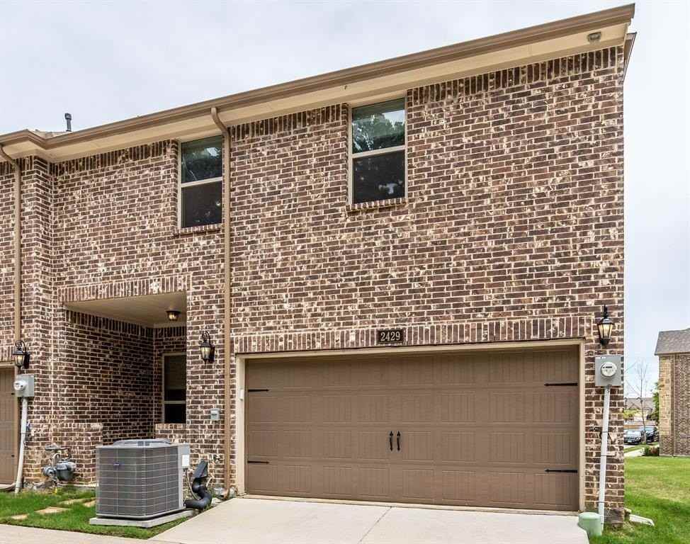 2429 Gramercy Park Dr - Photo 4 of 31