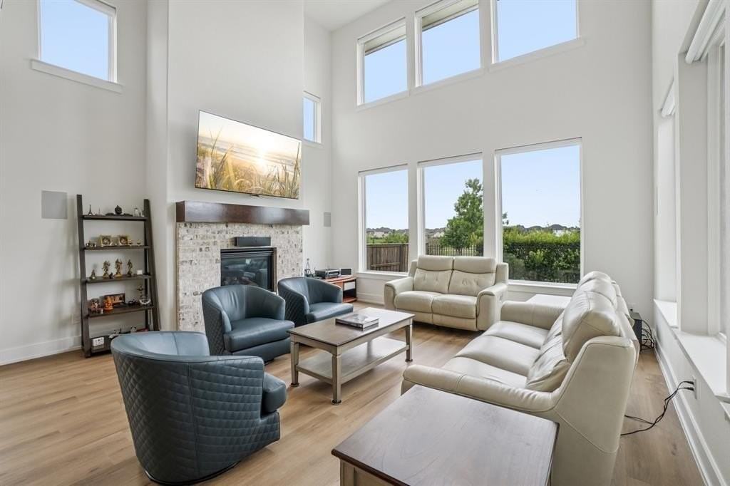 3960 Medio Creek Dr - Photo 4 of 12