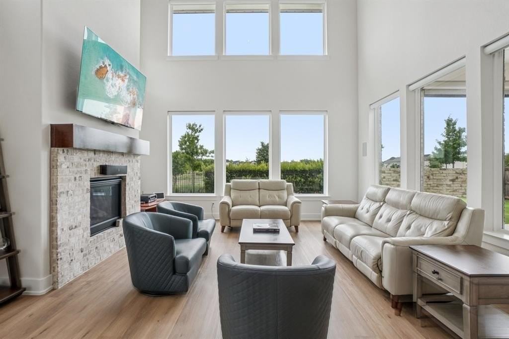 3960 Medio Creek Dr - Photo 5 of 12