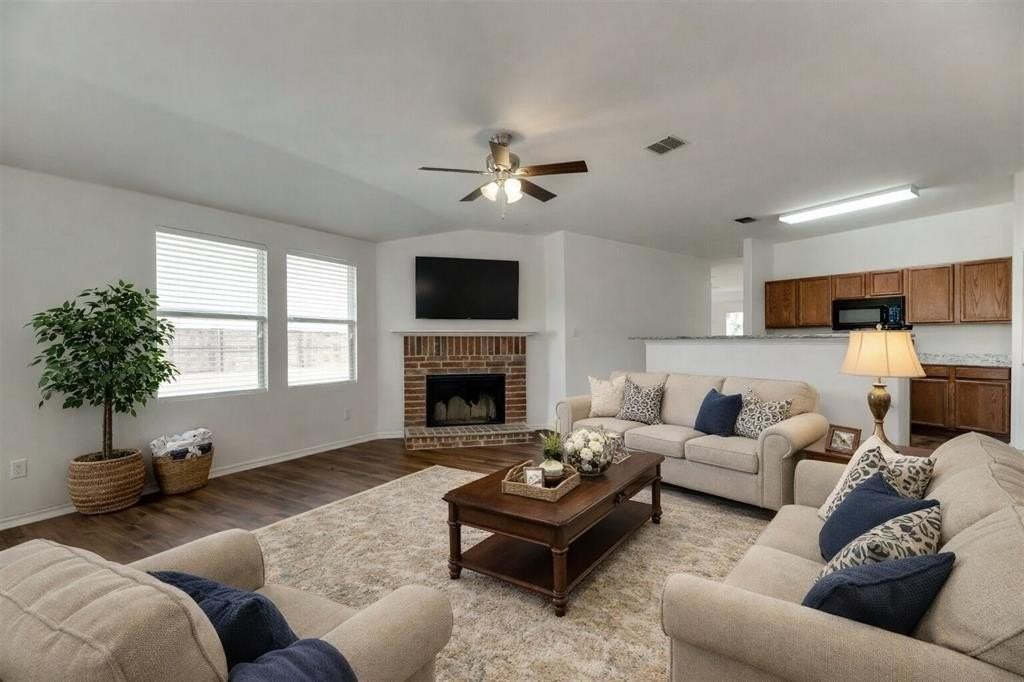 210 Long Prairie Dr - Photo 2 of 20