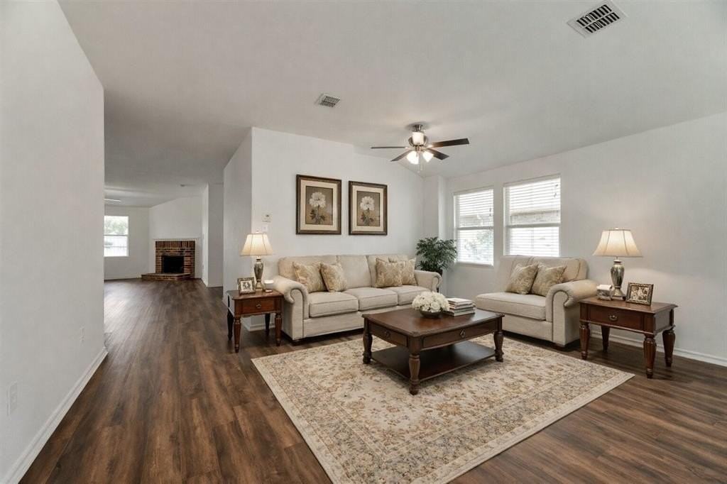 210 Long Prairie Dr - Photo 4 of 20