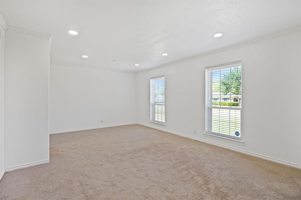 527 Twilight Trl - Photo 3 of 32