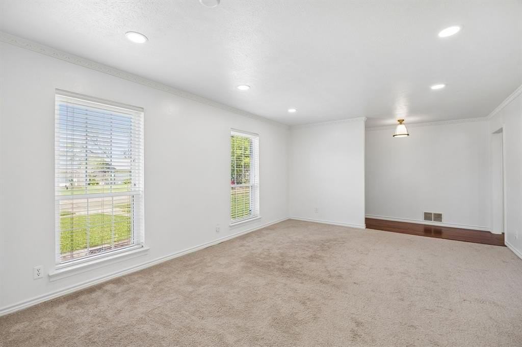 527 Twilight Trl - Photo 4 of 32